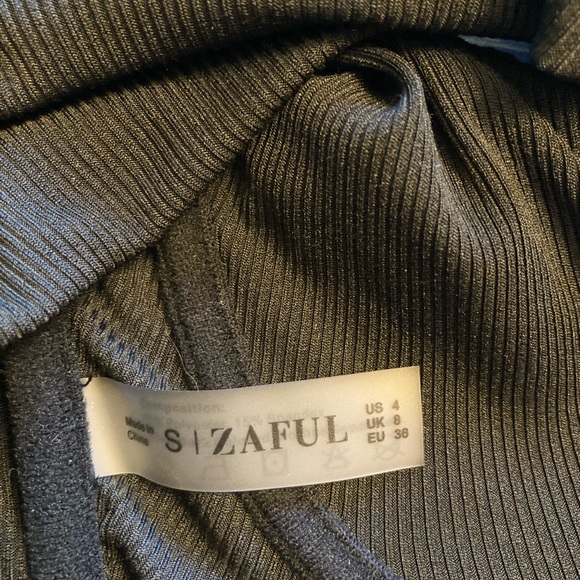 Black ribbed v wired bikini top - Picture 2 of 4